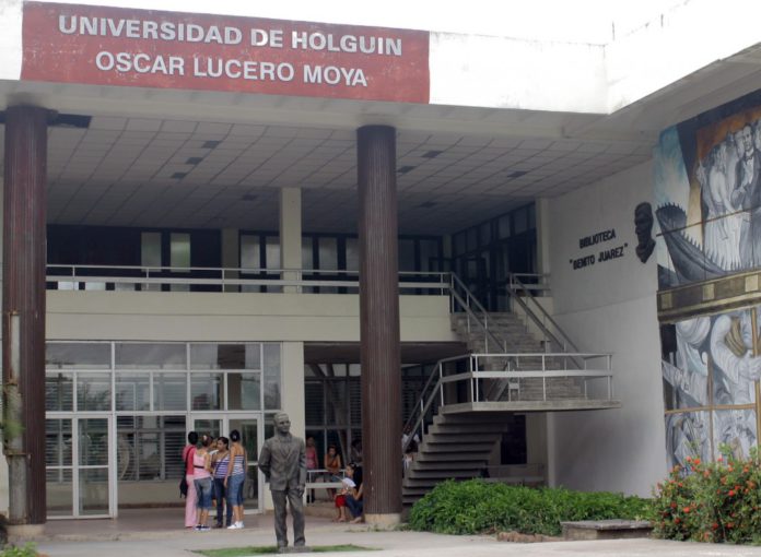 Entrada de la Universidad de Holguín